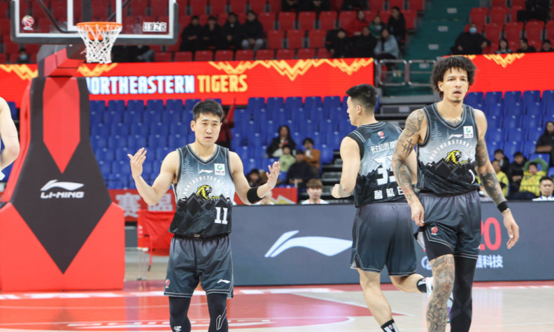 遼寧不敵吉林！趙繼偉14中1莫蘭德9+9 姜偉澤21+5+5導演爆冷 - 