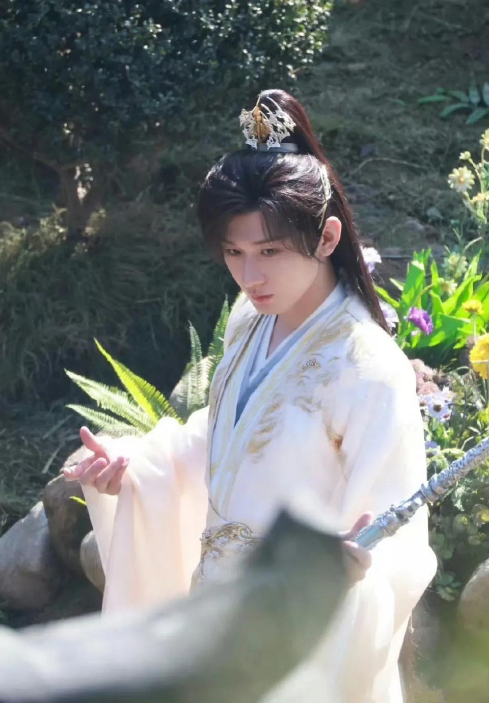 《狐妖小红娘王权篇》成毅绝美蒙眼路透,越素越有味天选王权富贵_腾讯