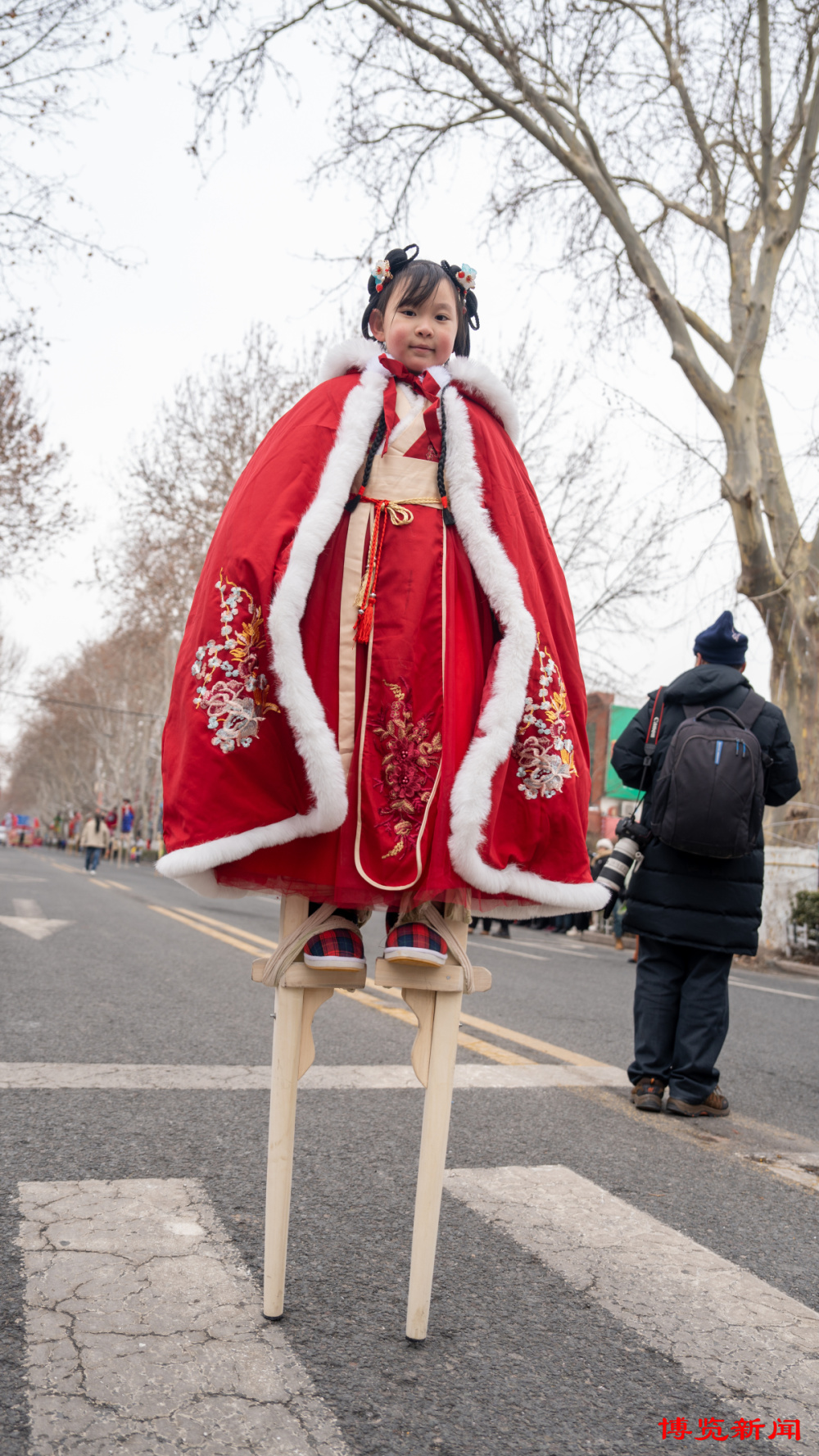 过年踩高跷图片图片