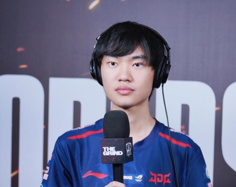 中单选手荣誉图,faker表格都装不下,lpl赛区小虎是第一人_腾讯新闻