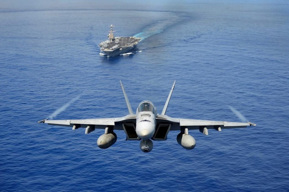 -15TԱF/A-18E ˭Ǹǿغձ