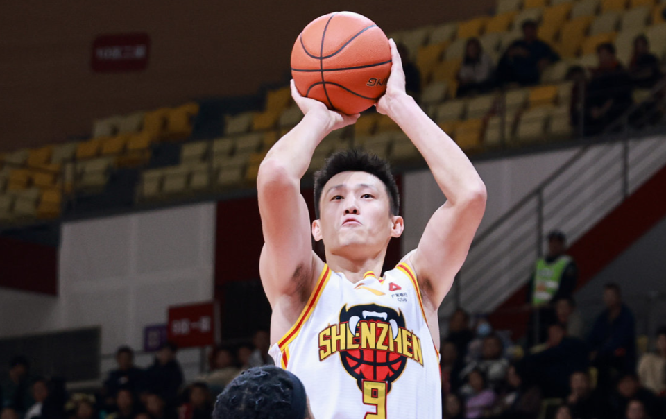 但三次三分球,周鹏全部打铁.