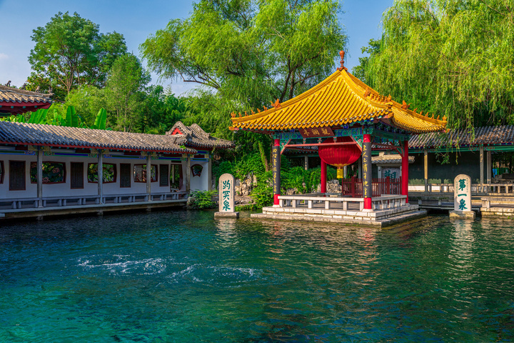 济南趵突泉公园,千佛山风景区将开展诗词对答免费入园游览等活动