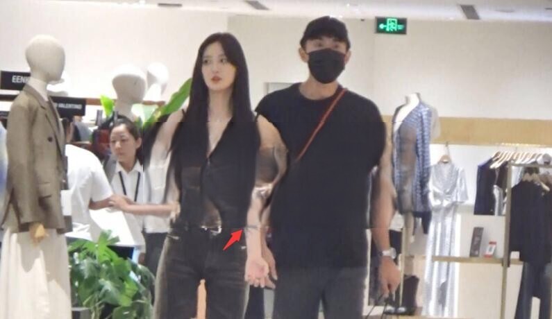 林更新新恋情曝光！与女友牵手逛街超宠溺，女方颜值高酷似章泽天_腾讯新闻