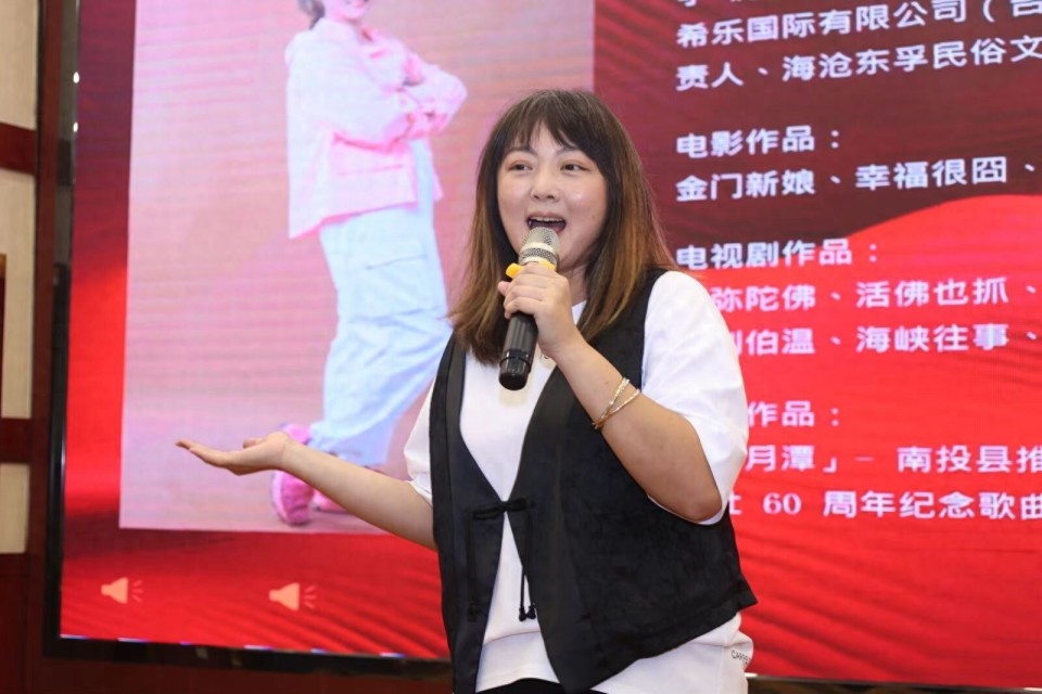 台湾艺人张希爱深耕大陆播下艺术种子，助力两岸文化融合_腾讯新闻