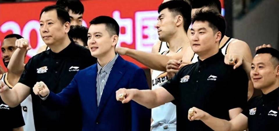 前辽篮主帅杨鸣离婚和离开辽宁队背后的故事-腾讯新闻