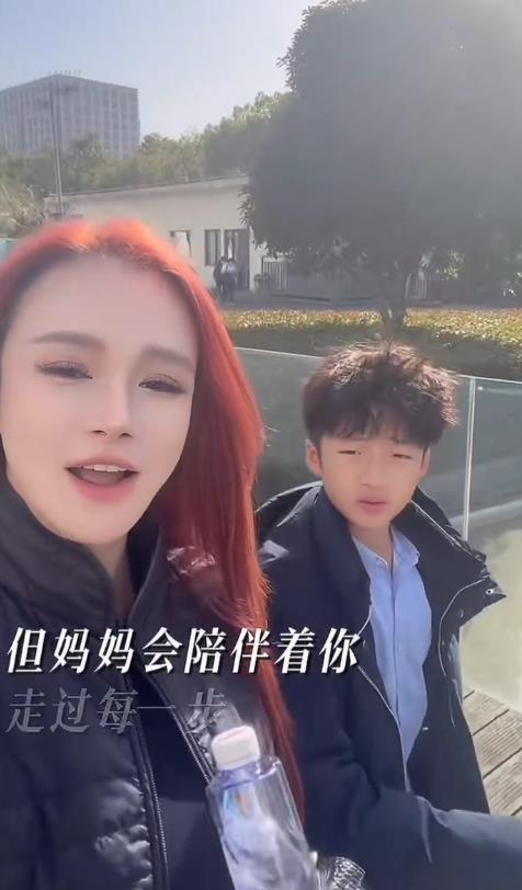 冉瑩穎12歲兒子打生長激素1年，長高8厘米！父母平均身高1米63 - 