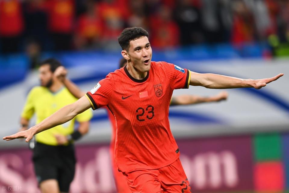 熊猫杯：2-0，中国完胜韩国，拜合拉木双响炮+脚后跟破门，太牛了_腾讯新闻