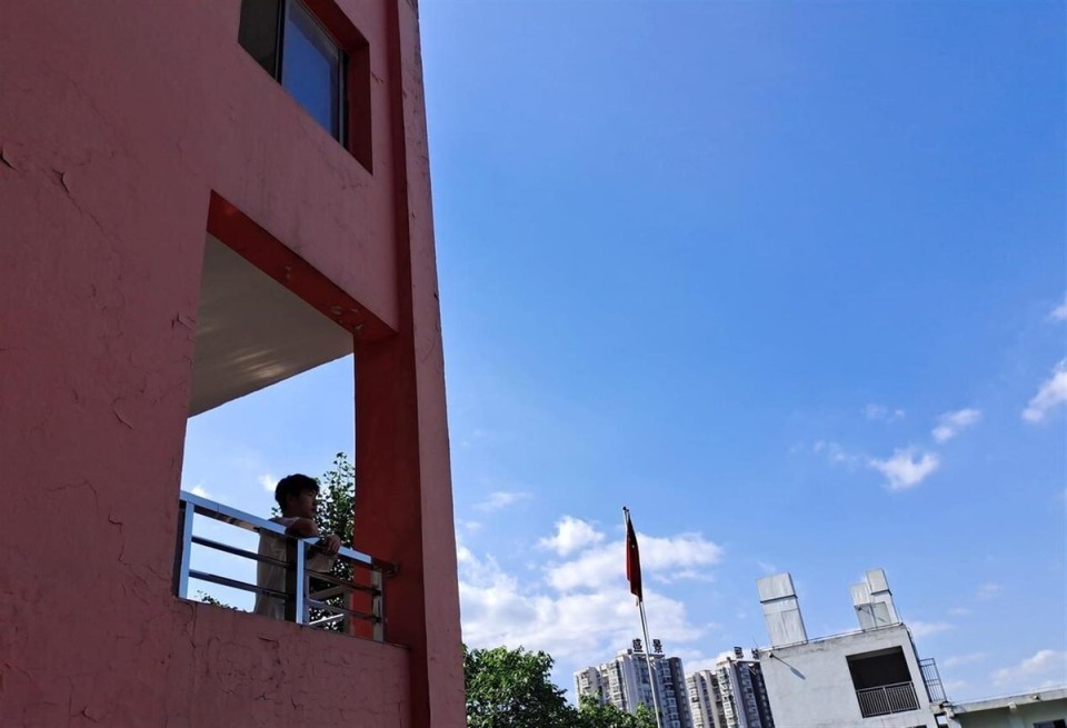 曾经读书的小学，如今改成养老院，这是无奈还是双赢？_腾讯新闻