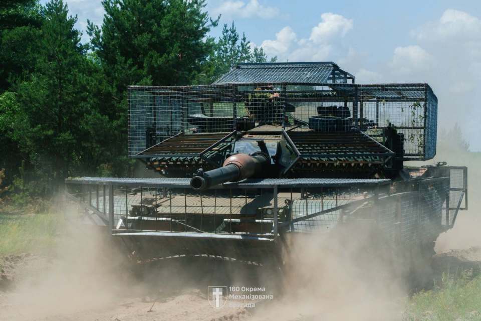 �⾹Ȼ��M1A1̹�� �ھ���һ֧���ӻ�װ