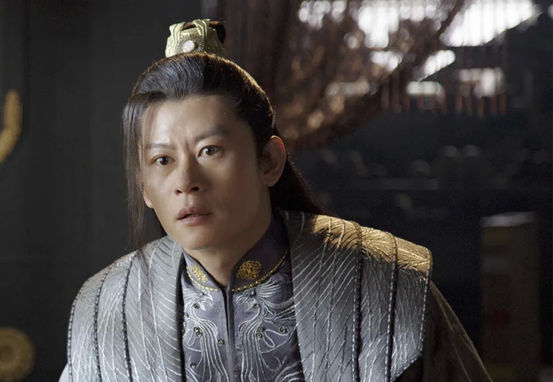 演员李健:抱上贵人大腿却成神剧专业户,与初中初恋结婚成妻管严_腾讯