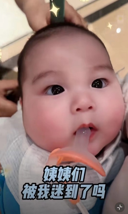 赵本山外孙近照曝光,4个月小皮儿胖嘟嘟超像舅舅,神态