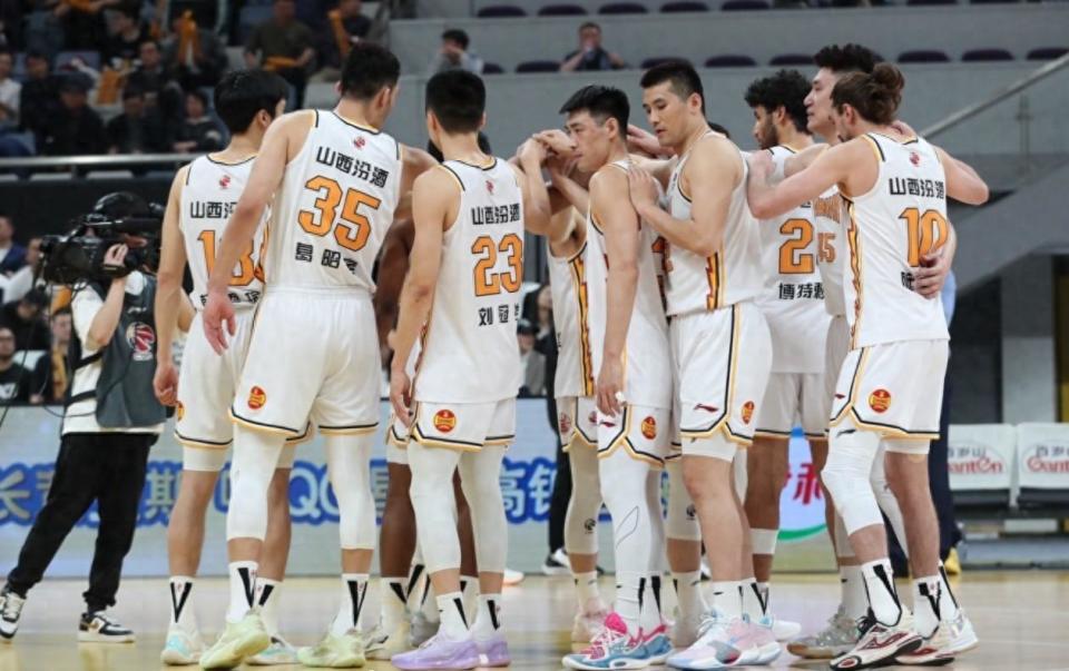 季后赛可笑的球队两首发砍0分遭对手打爆球迷买票后悔了