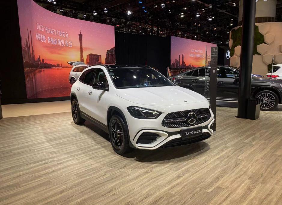 新款奔驰gla还要定价近30万?价格仍高居不下,消费者买账吗?_腾讯新闻