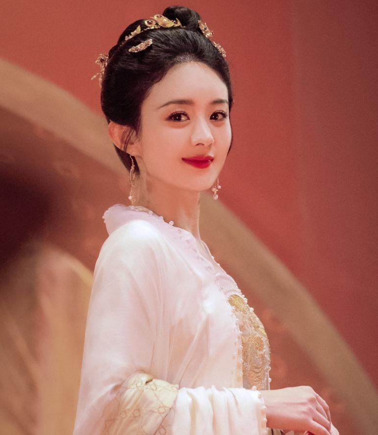 36岁的她依旧光芒万丈,赵丽颖:不惧坎坷,从流量小花到实力女星