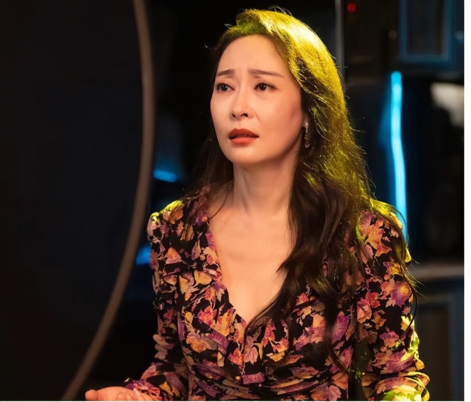 杨卓娜TVB新剧角色60岁，造型吓坏同事，网民认不出却引发好评_腾讯新闻