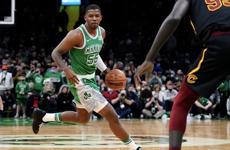 场均16 4 4,仅入选过一次3阵,生涯却狂赚2.1亿,被多支球队哄抢