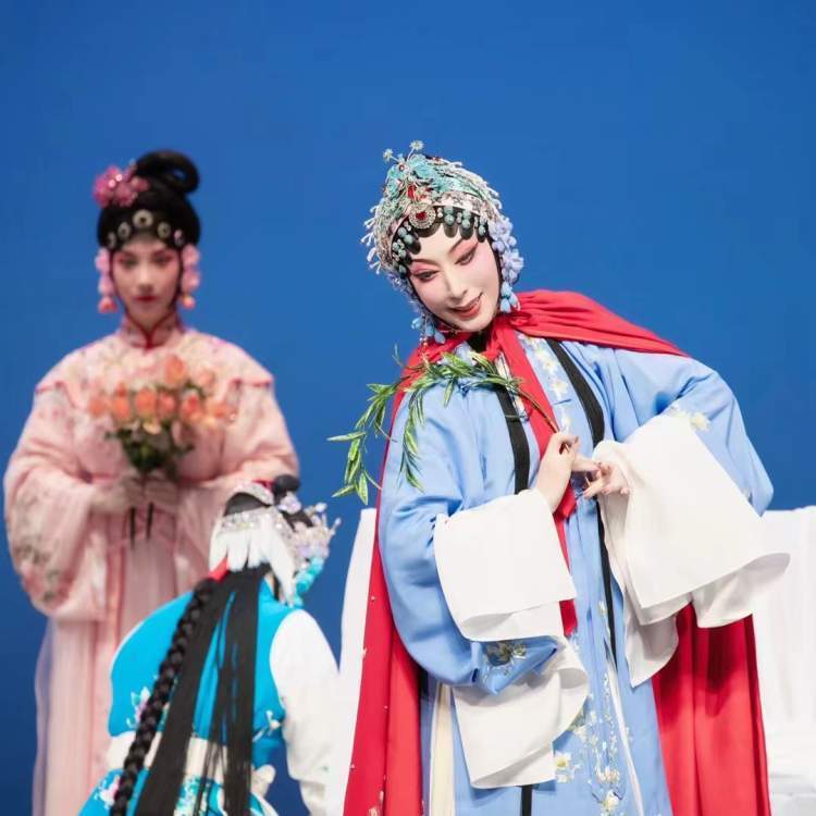 创新传承优秀传统文化,京剧尚派青衣韩宜珈跨界出演"杜丽娘"