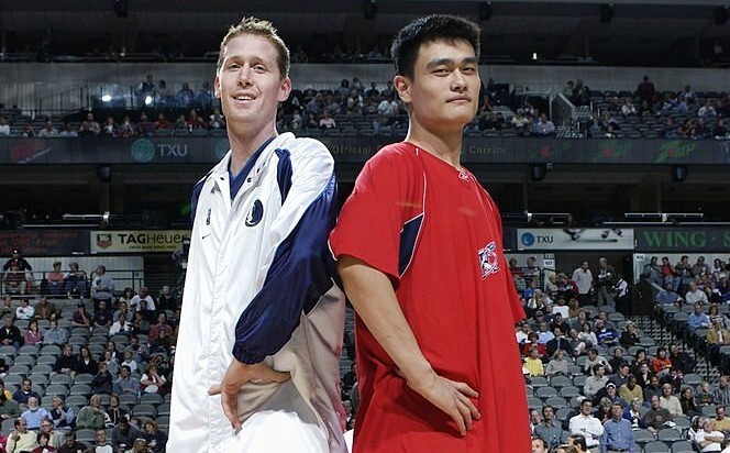 官网晒历史身高排行榜:姚明并列第三_腾讯新闻