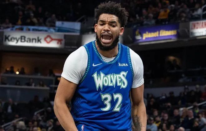 唐斯接受了自己的定位,他开始为爱德华兹拉开空间,也能够在防守端不遗