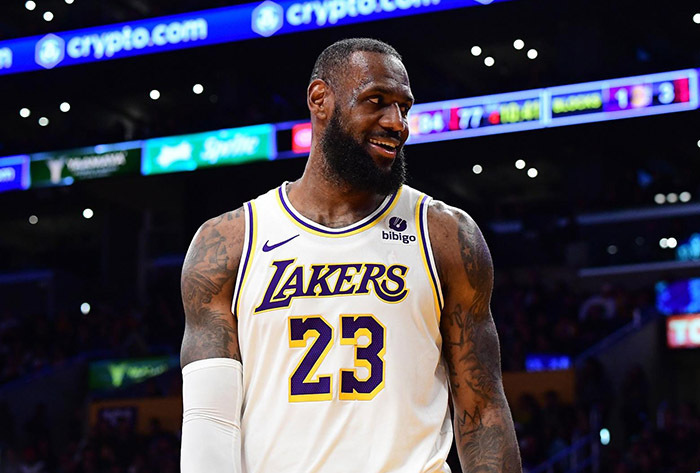 雷迪克承诺浓眉,詹姆斯创nba奇迹,难度远超4