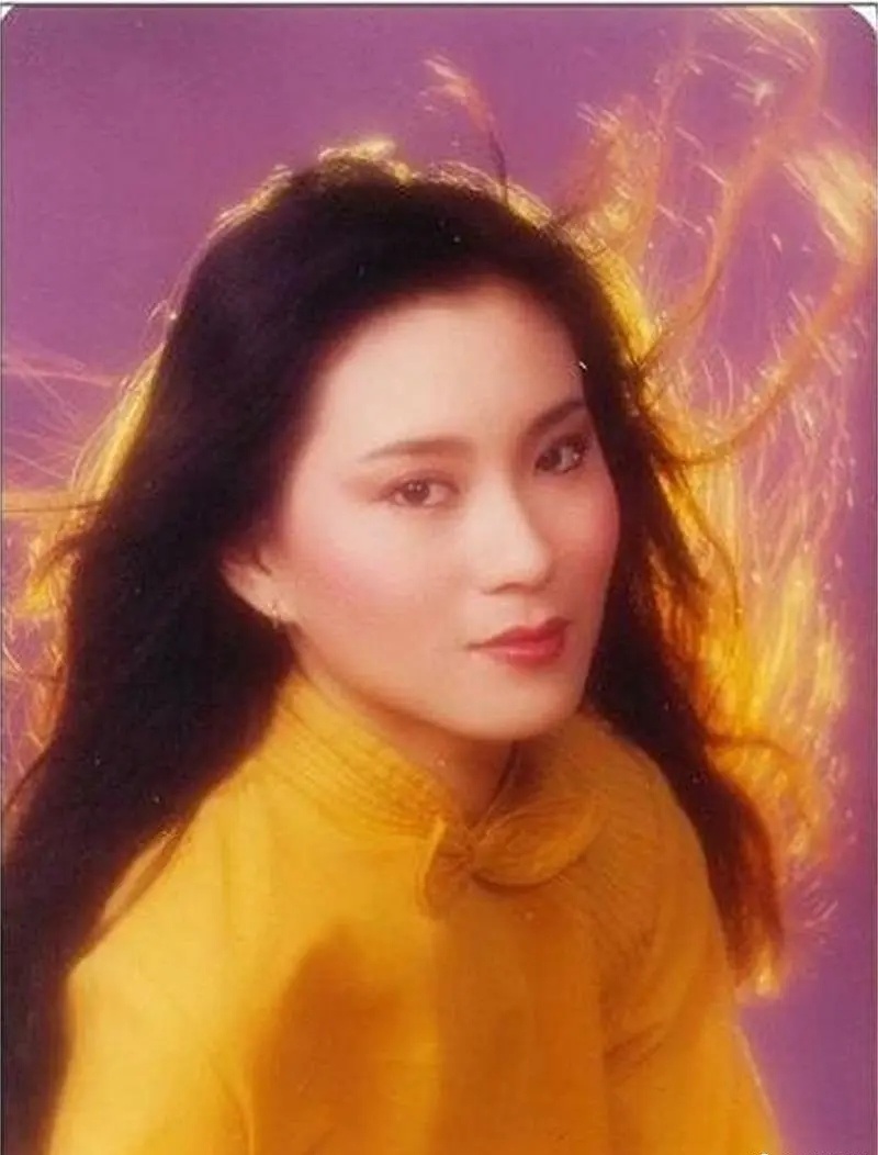"奇女子"魏秋桦与钱小豪合体直播,花甲之年肌肤紧致,被封最美中年黄蓉