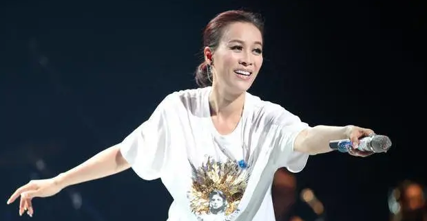 口无遮拦的那英,为何成了内娱吉祥物?