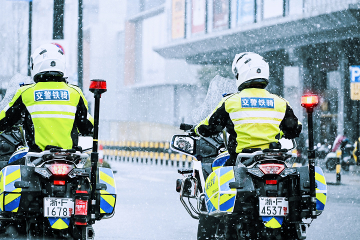 距离春节还有两天,浙江交警发重要提醒:如遇雨雪冰冻