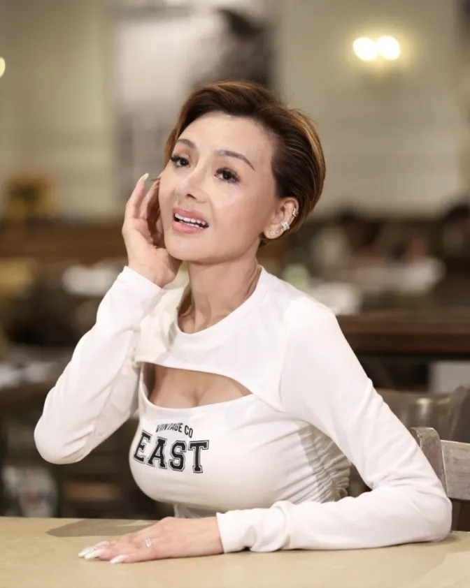 90年代女神叶子楣到观音庙求姻缘,复出放诔鲅葑约和蹲实牡缬癬腾讯