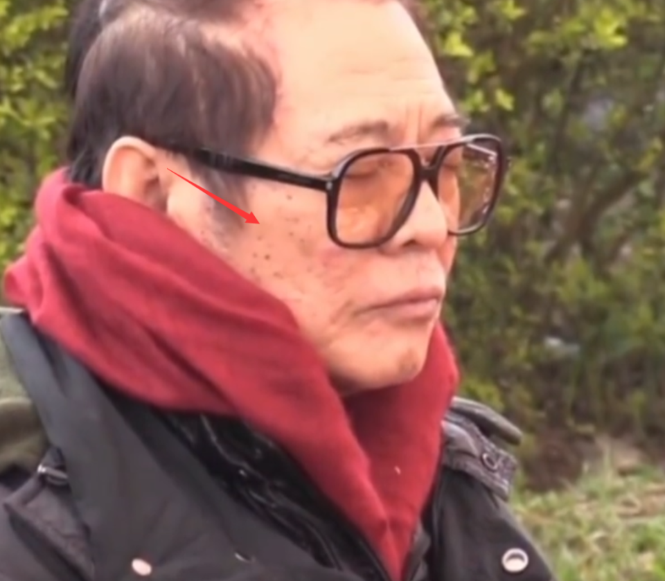 60岁李连杰:晚年信佛,患甲亢多年,脸上"老人斑"明显