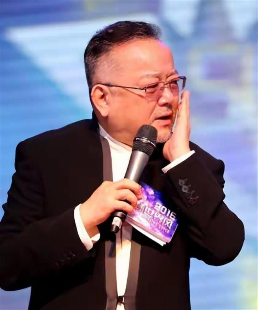 事实证明，被传卖掉上亿豪宅移民美国的王刚，已经走上另一种人生_腾讯新闻