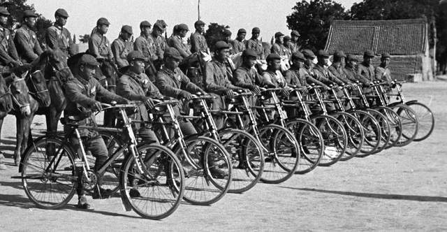 西北军"特务连"士兵的九大件装备_腾讯新闻