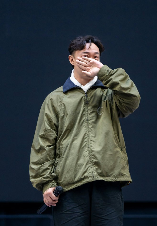 50岁陈奕迅中暑晕倒受伤缝30多针,会留下疤痕?经纪人回应了