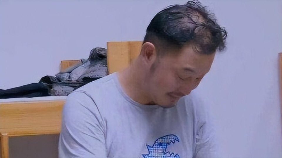 前"精装"之后的沙溢,是在小心掩盖着自己脱发的真相,其实他早就秃顶了