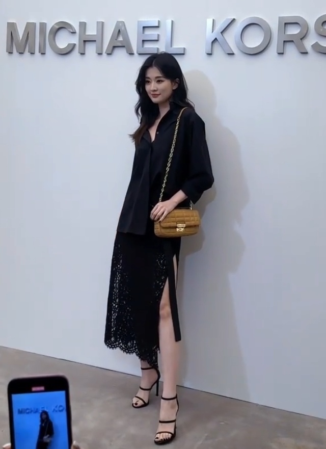 明星时尚派对：檀健次痞帅多变，奚梦瑶超模范儿，乔欣一阵不见变好美_腾讯新闻