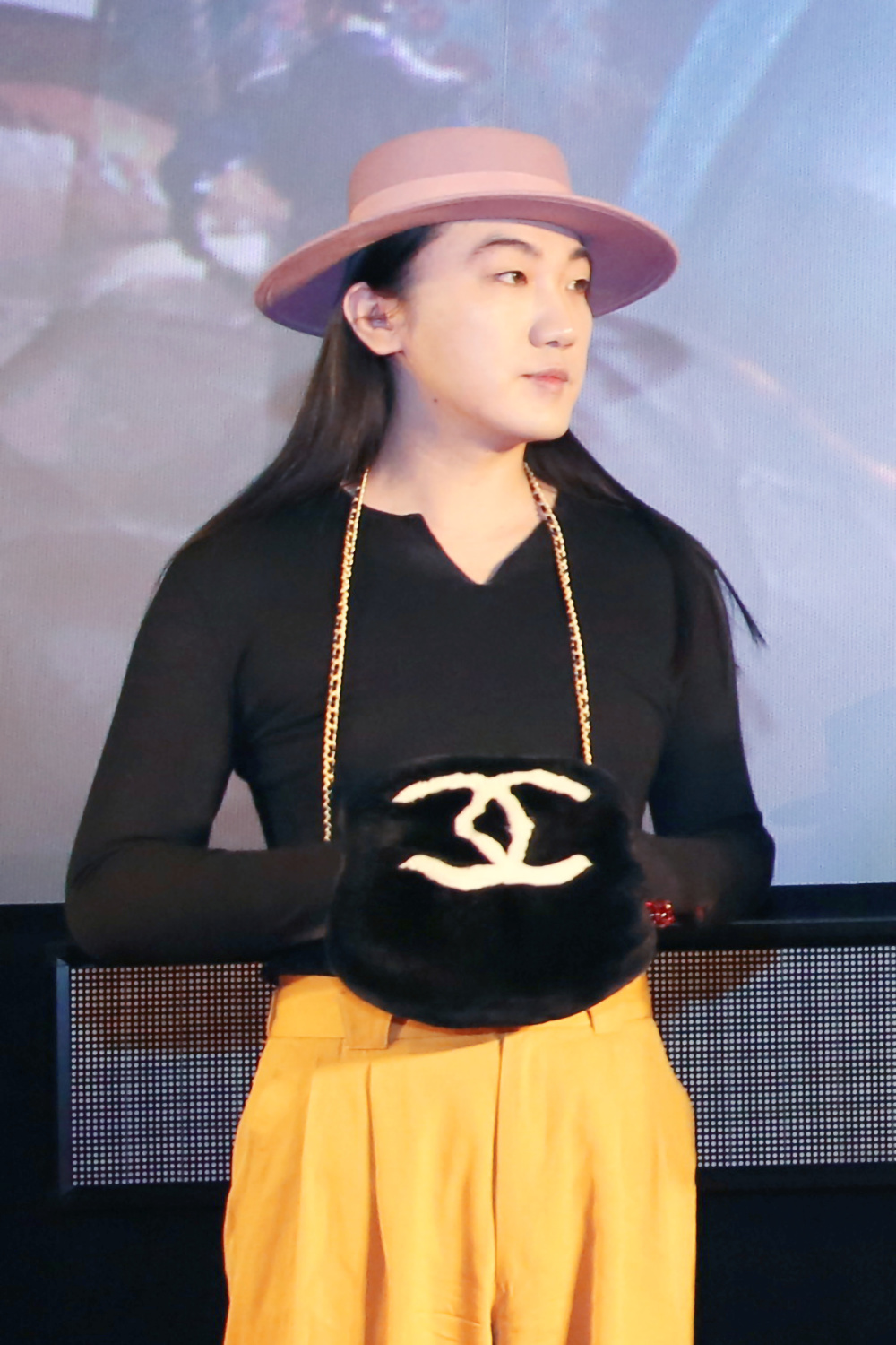 �����е���Ƭ������������β�� �Ĳ����Ӿ��ӵ������е���Ƭ�����أ�