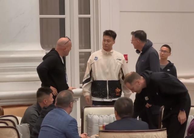 难获尊重赵睿抵达厦门无法参加cba官方活动缺席写真拍摄惹争议