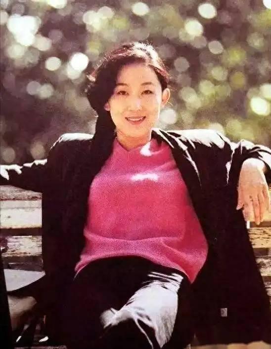 陈瑾、巫刚低调秀恩爱，相伴22载不结婚，却活成令人羡慕的样子？_腾讯新闻