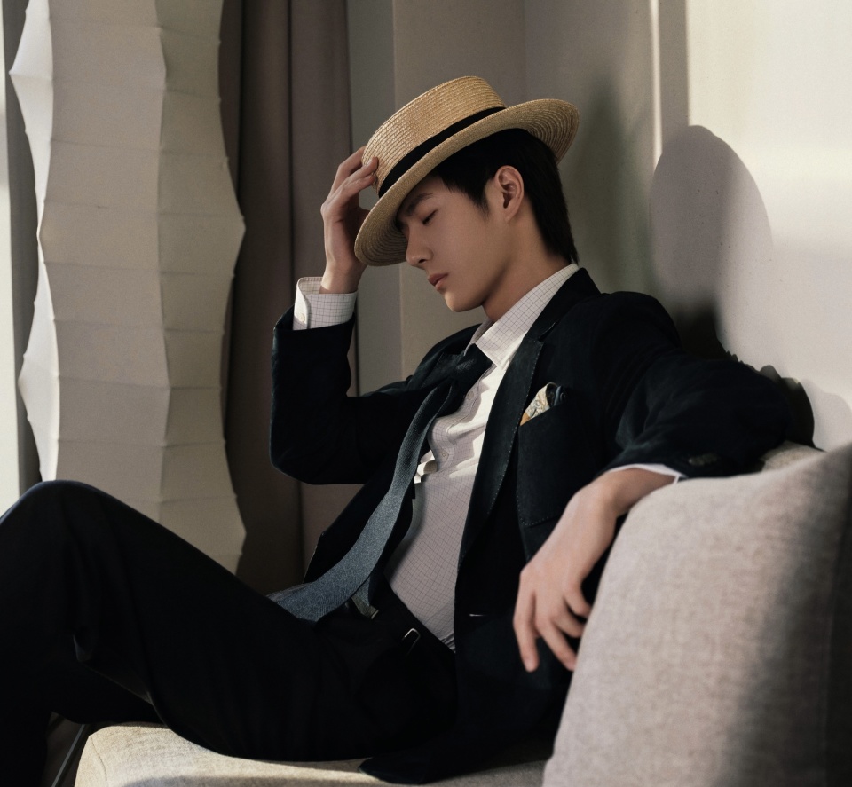 王一博突破自我,素颜怼脸拍杂志,11亿阅读量秒售空_腾讯新闻