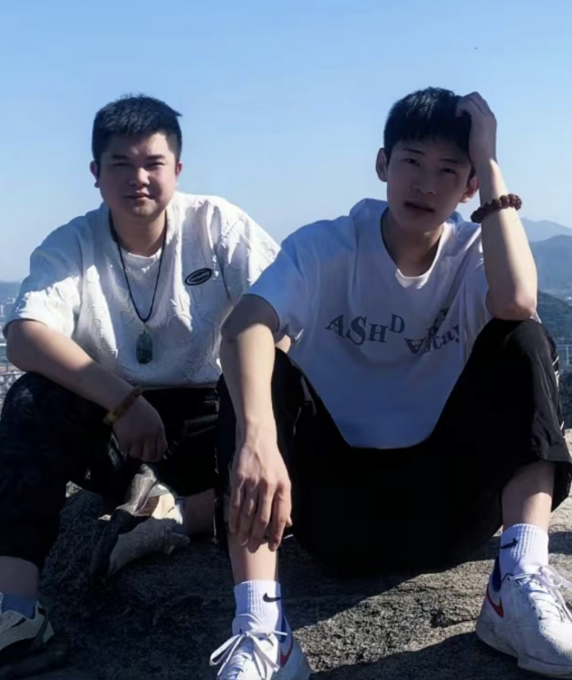网红石佳明被砍掉手后续：手术12小时已度过危险期，家人发声回应_腾讯新闻