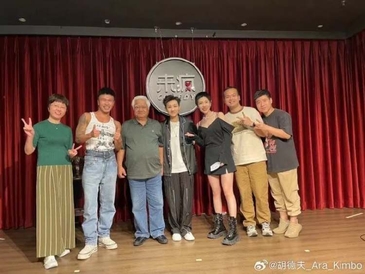 我最爱的歌手,今年73岁