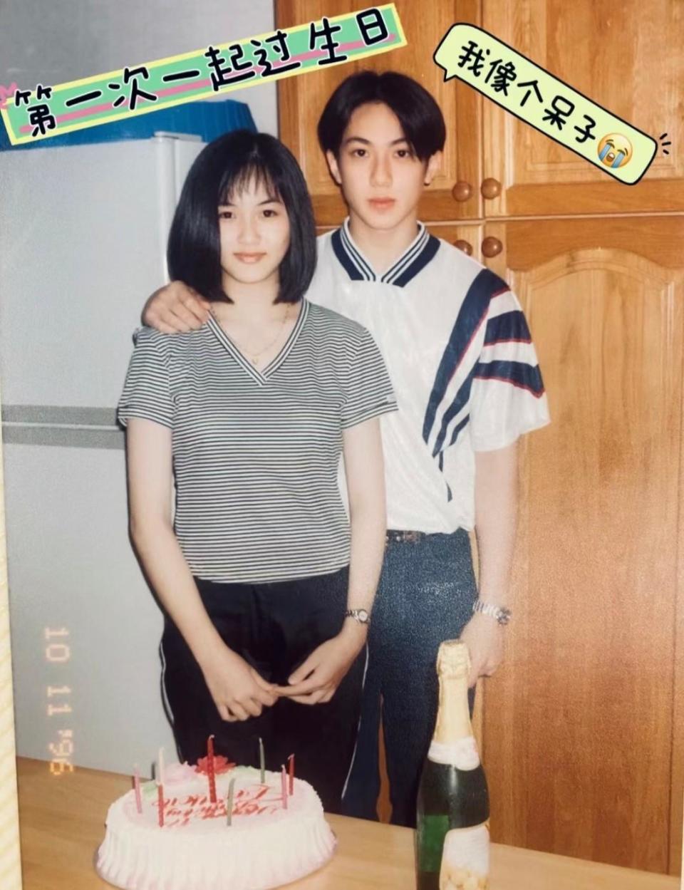 吴尊晒与妻子28年前的同框照,女儿跟妈妈年轻时一模一样_腾讯新闻