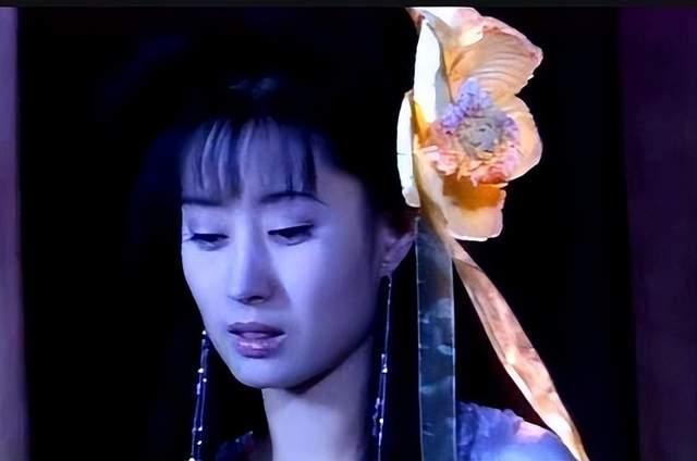 《人鬼奇缘》,刘敏涛饰演的可爱灵动的聂小倩,与其搭戏的则是刘奕君