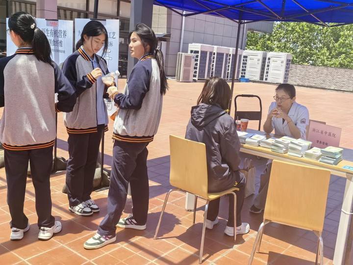 67杭州这所学校学生每天喝奶量是全省高中生近四倍,豆浆还是宇航员