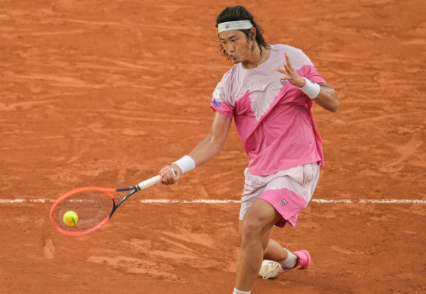 西西帕斯3-0中国一哥,连续六年晋级法网16强!阿尔卡拉斯3-0晋级