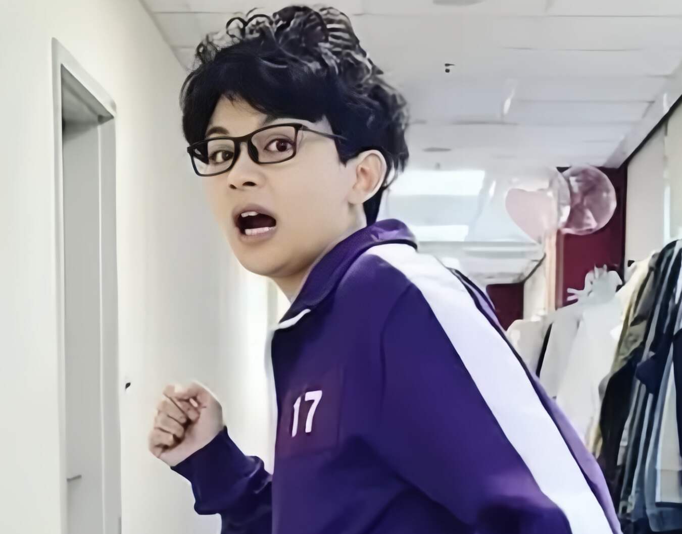 香港演員開水晶店，收入是TVB拍戲的十倍，和同性愛人感情穩定 - 