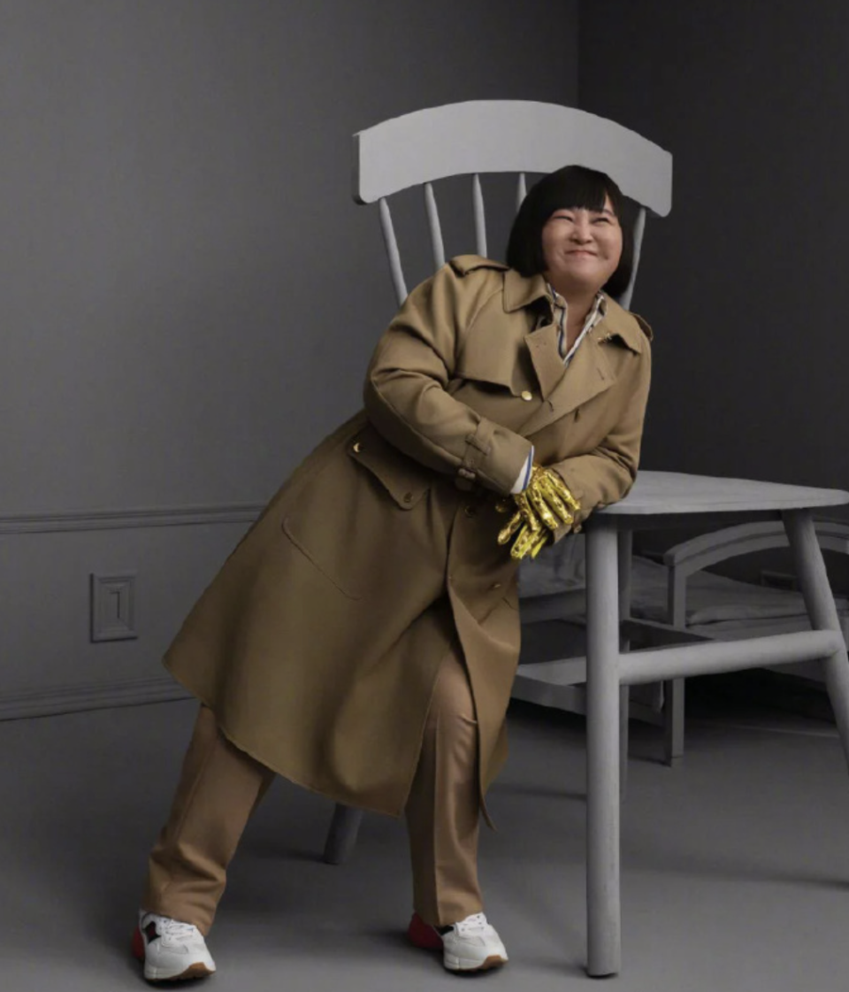 4天狂收6714亿,贾玲拍杂志「秀大长腿」,张小斐齐耳短发好美