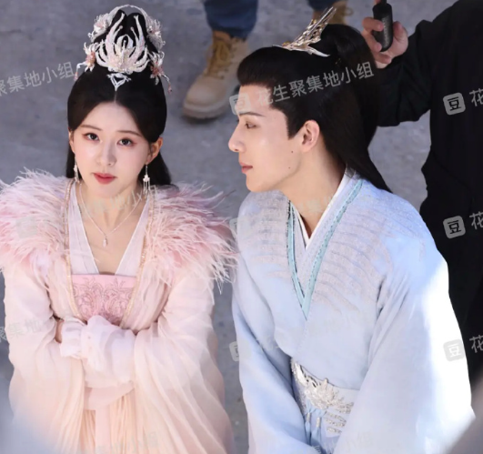 王安宇侧脸笑神似杨洋,男二气质佳!_腾讯新闻