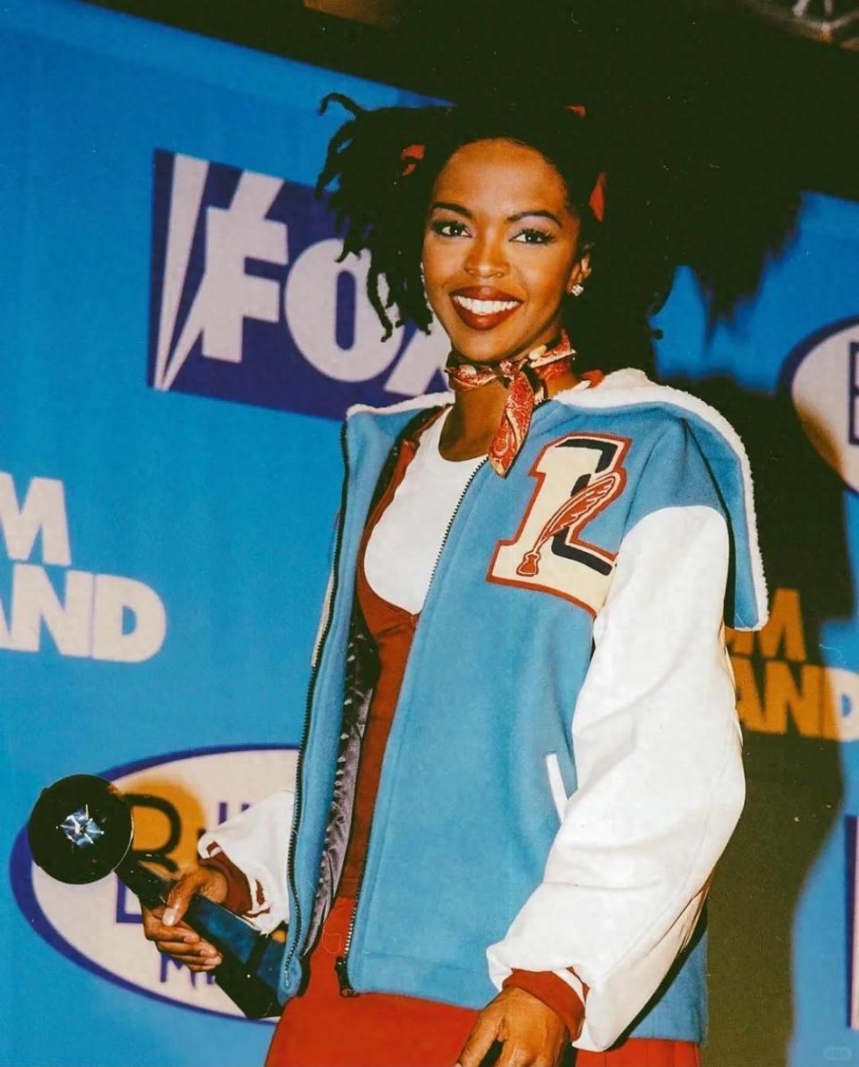 这位女rapper能nicki minaj给她跪下磕头,能让kanye把她的专辑反复