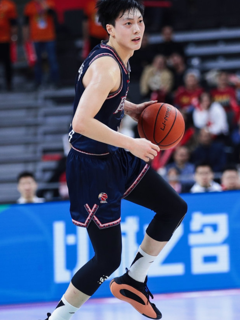 周琦2522撑起广东内线广东逆转险胜胡明轩才是mvp